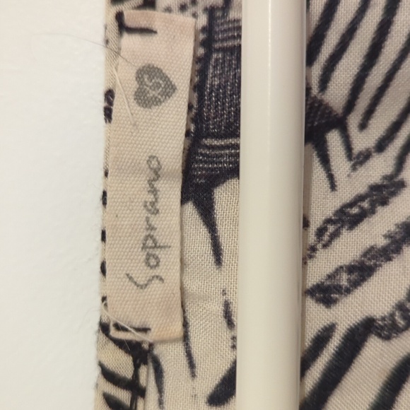 Soprano Loose Fit Crop Top - Picture 2 of 2